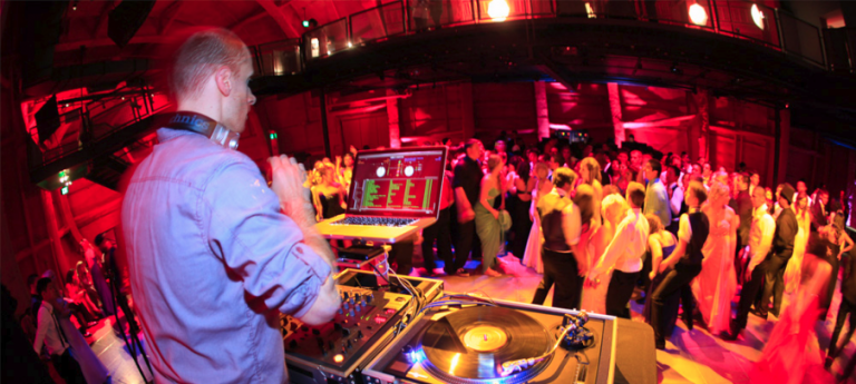 Cum alegi un DJ Botez potrivit